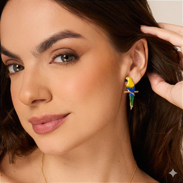 Brinco Banhado Arara Amarela Resinada