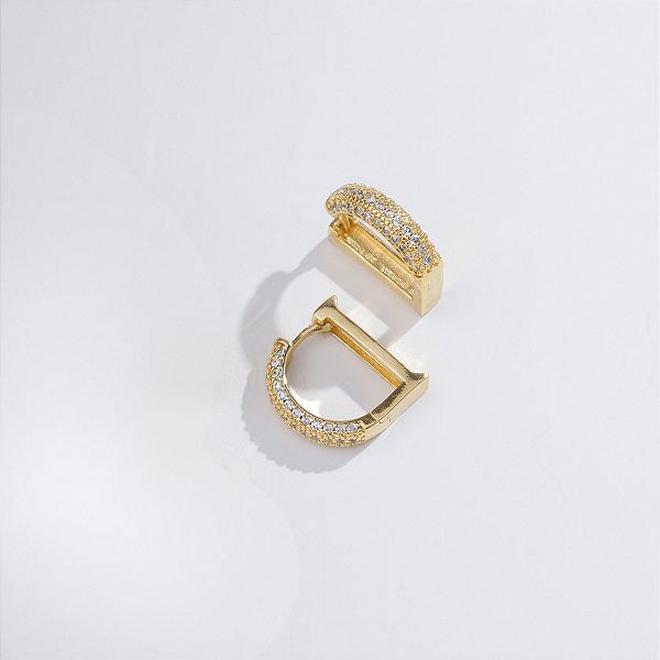 Argola Banhada Click Geométrica "D" Cravejada Pequena