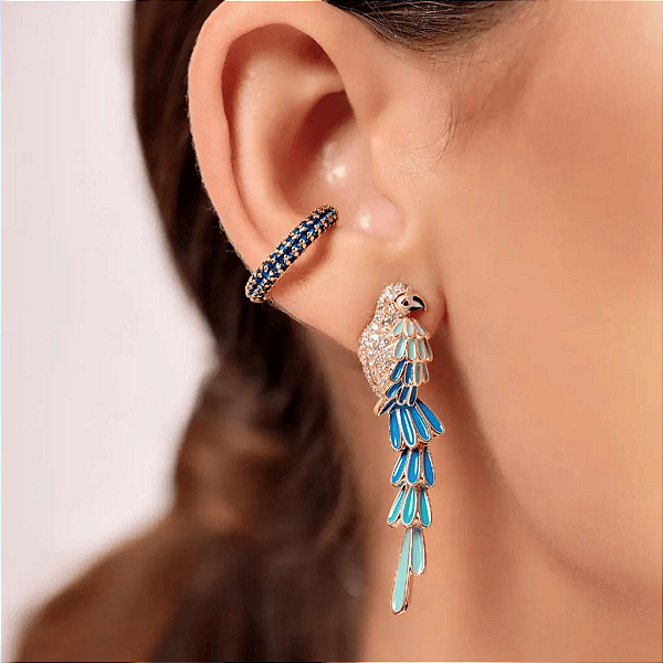 Brinco Banhado Arara Resinado em Tons de Azul com Zircônia