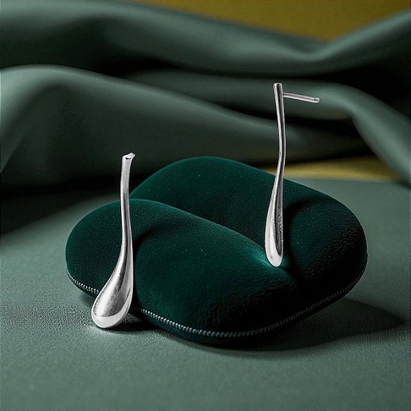 Brinco Ródio Branco Gota Organica Longa Lisa