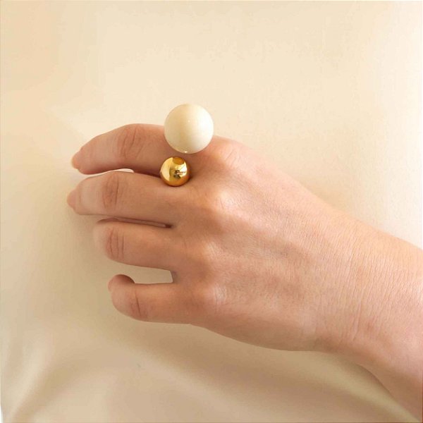 ANEL REGULAVEL ESFERAS OFF WHITE DOURADO