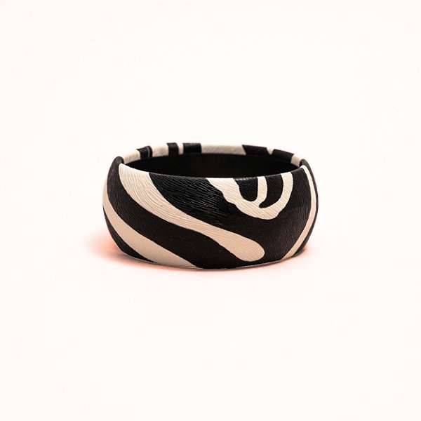 BRACELETE ANIMAL PRINT COURO PRETO E BRANCO
