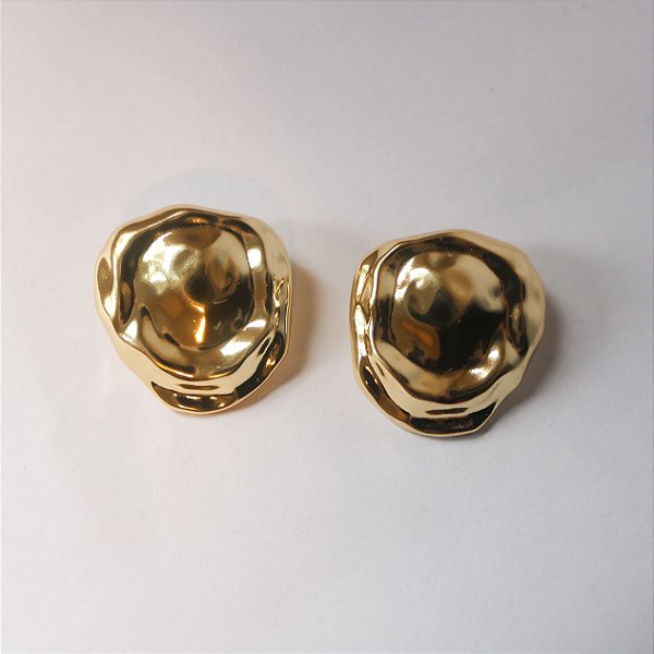 BRINCO BOTAO AMASSADO DOURADO