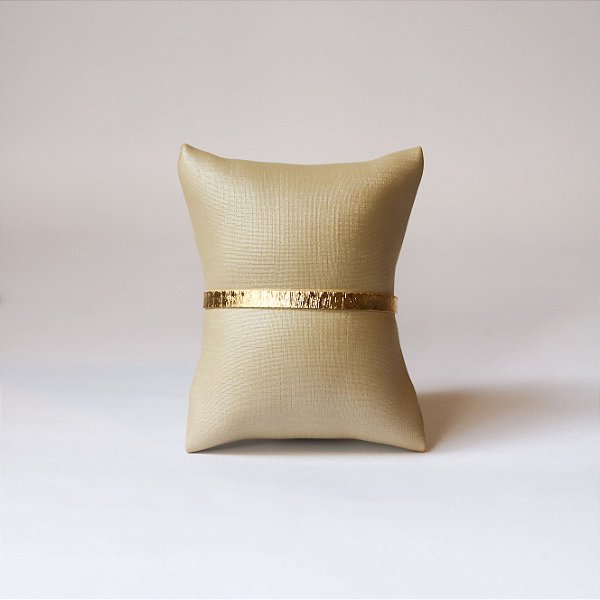 BRACELETE ABERTO RETO RISCADINHO DOURADO