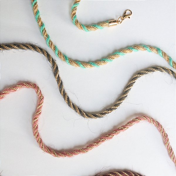 COLAR CORDAO BAIANO COM SISAL BORDÔ