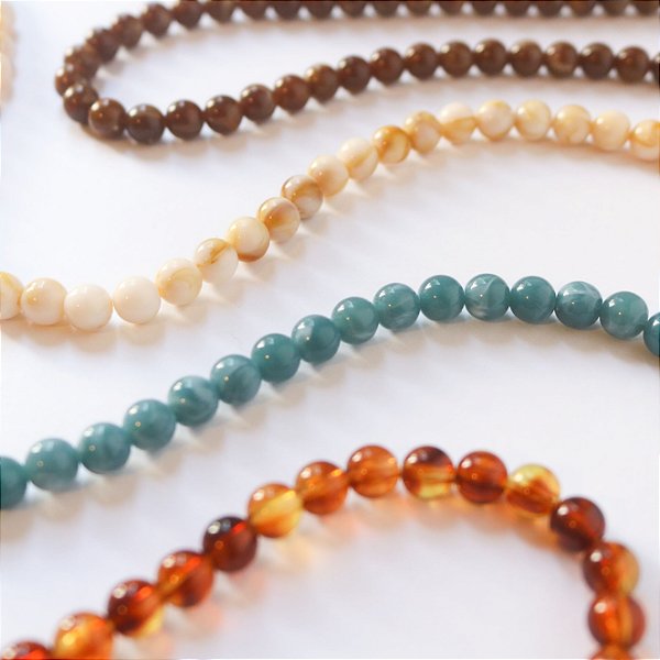 COLAR RESINA BOLINHAS AMBAR