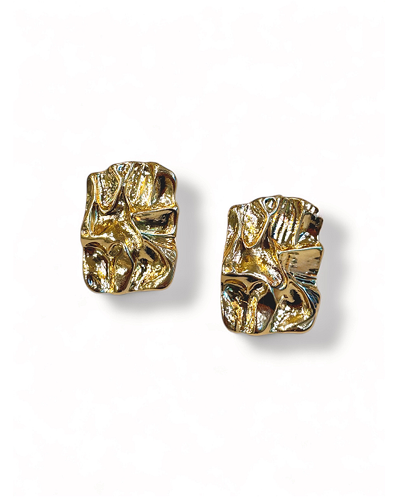 BRINCO MÉDIO RETANGULAR AMASSADO DOURADO