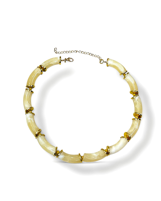 COLAR CANUTILHO GROSSO RESINA NUDE COM DOURADO