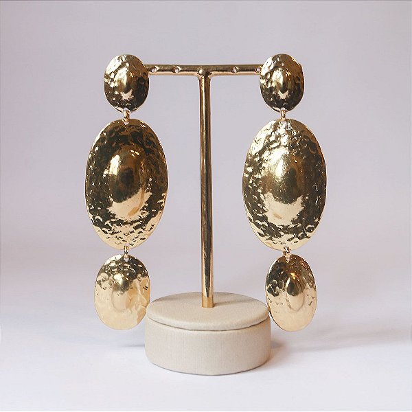 BRINCO LONGO TEXTURIZADO OVAL PENDULO DOURADO