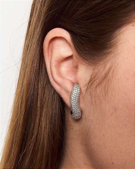 EAR HOOK CURVO CRAVEJADO ZIRCONIAS PRATEADO