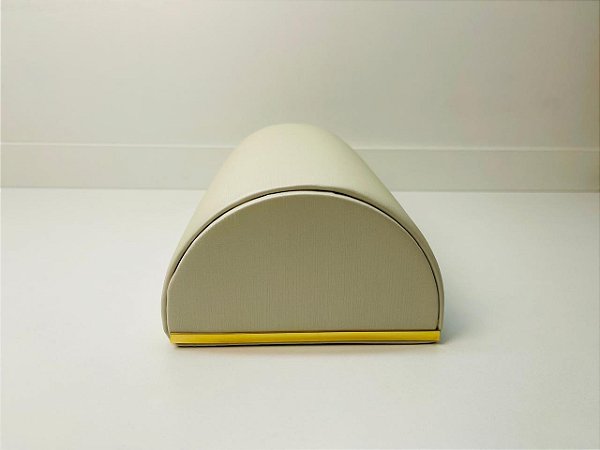 EXPOSITOR MEIA LUA OFF WHITE COM FRISO