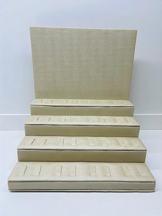 EXPOSITOR ESCADA PARA ALIANÇA PÉROLA