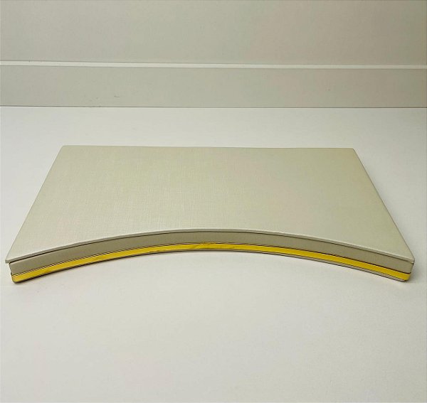 BASE ONDA CÔNCAVA OFF WHITE COM FRISO