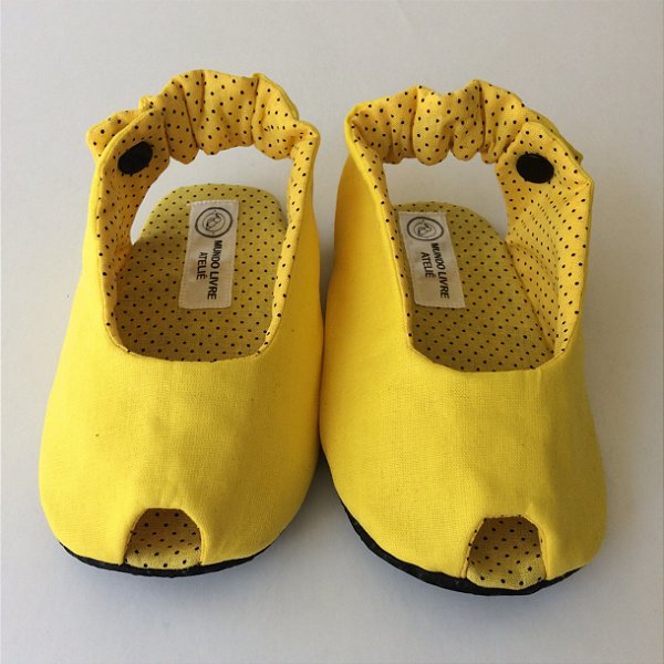sapatinho amarelo