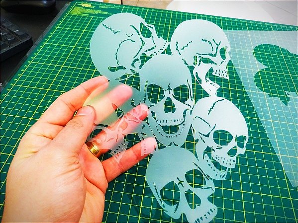 Stencil Caveiras Grudadas para Aerografias e Pinturas 2R01
