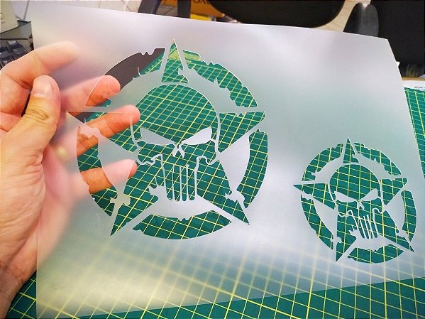 Stencil Justiceiro com estrela para aerografia