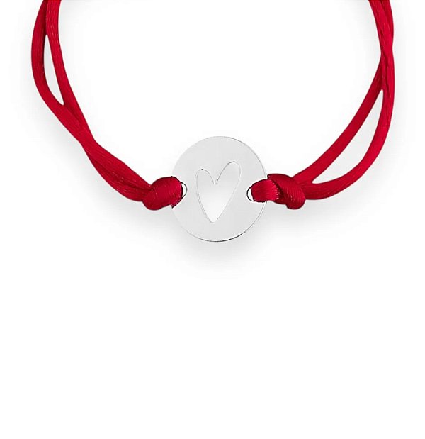 Pulseira de Fio Acetinado Vermelho com Pingente de Coração Vazado