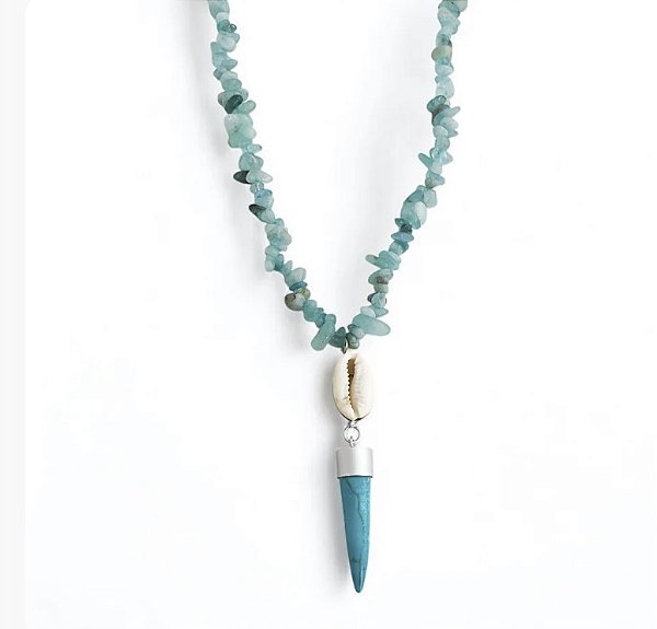 Gargantilha de Cascalho Água Marinha com Pingente de Búzio e Dente Turquesa