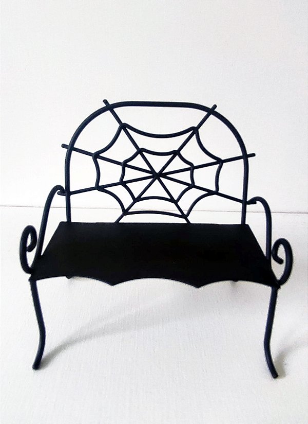 Cadeira em metal para bruxinhas - teia de aranha