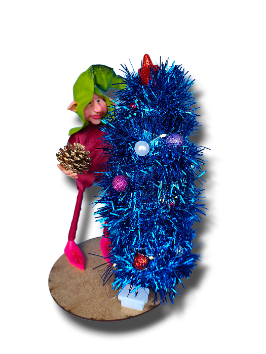 Duende natalino com árvore e pisca