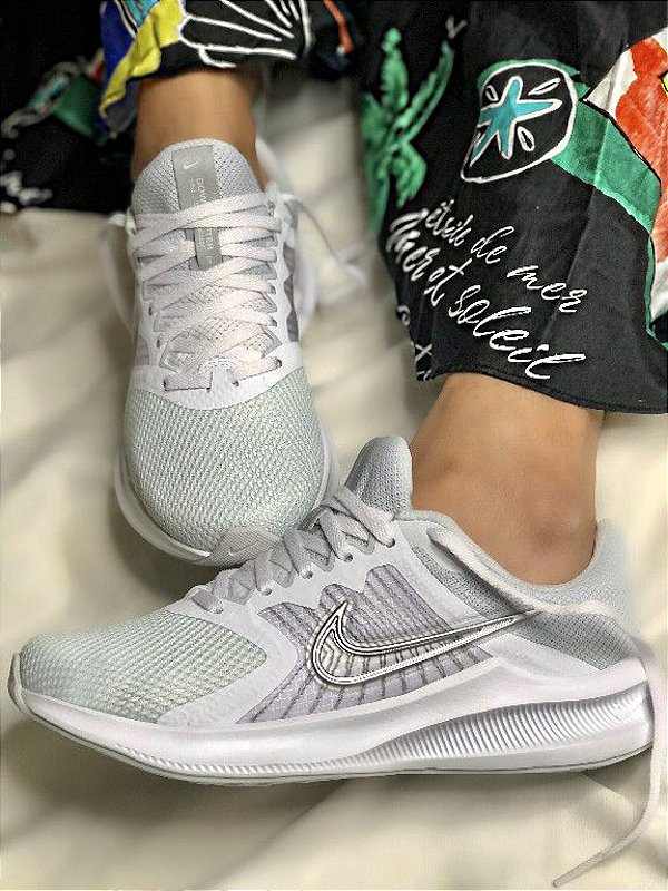 Tênis Nike Branco e Lilás