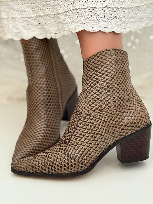 Bota Anzetutto Stela