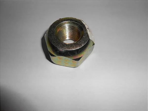 Porca De Roda Traseira Externa Lado Direito Hyundai Hd78 Zincado Amarelo