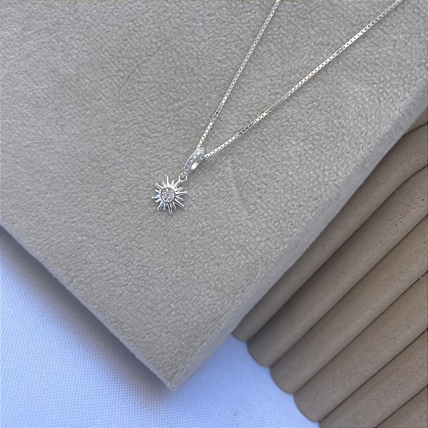 Colar ou Pingente de Prata Sol Cravejado Minimalista