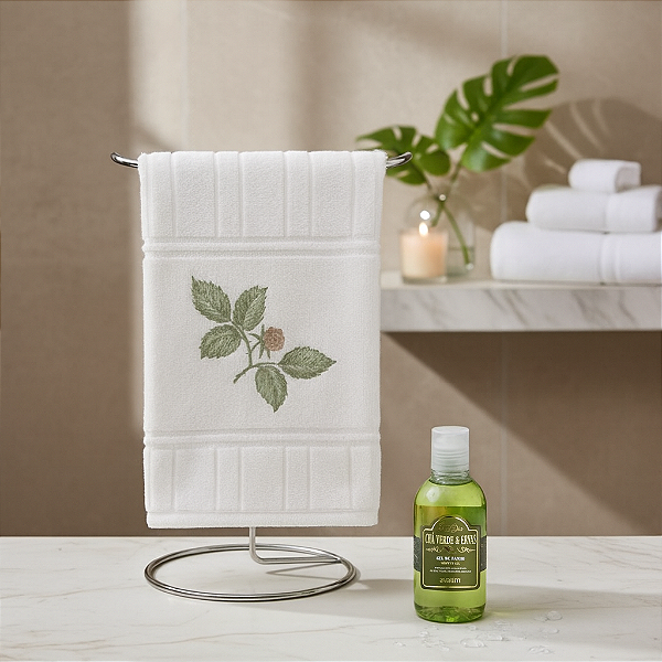 Kit Toalha bordada e gel de banho Chá Verde e Ervas