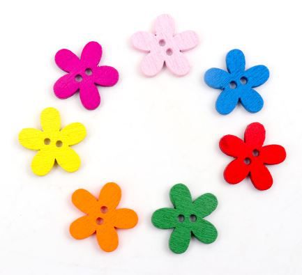Botão de Madeira Flor -Tamanho: 15mm *Pacote com 20 botões de cores sortidas*