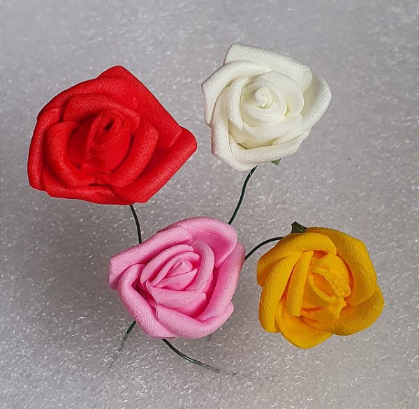 Buquê de Flor em EVA -  Cores: Branco, Amarelo, Rosa ou Vermelho - *maço com 12 rosinhas* Tamanho médio de cada botão de rosa 23mm