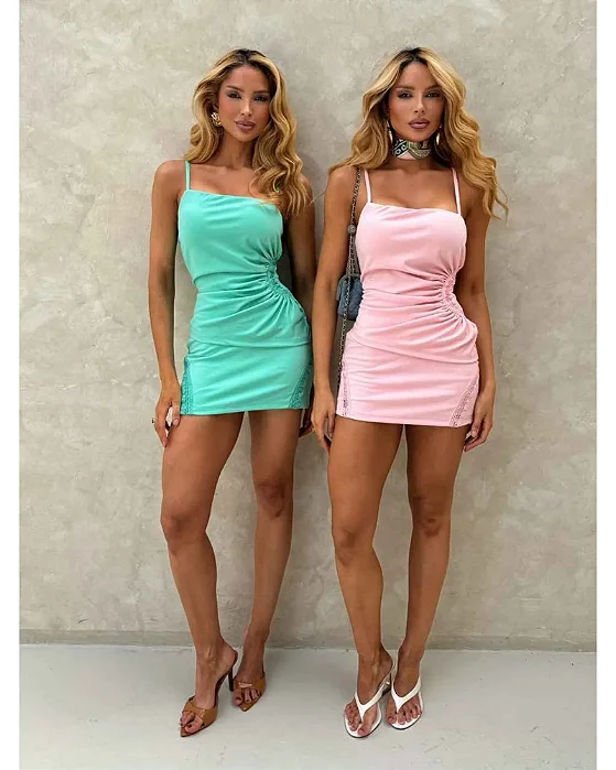 CONJUNTO SOLENE - Blusa Assimétrica Drapeada e Saia Curta Cintura Alta Rosa Candy