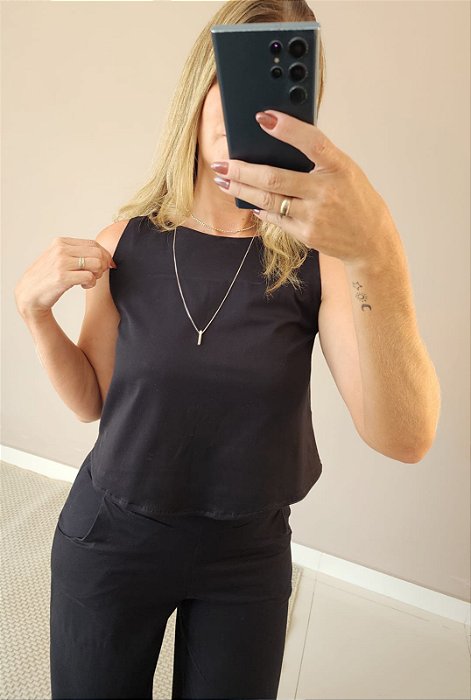 Regata viscose com elastano na cor preto