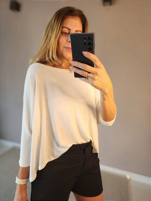 Blusa ampla off white tecido podrinha