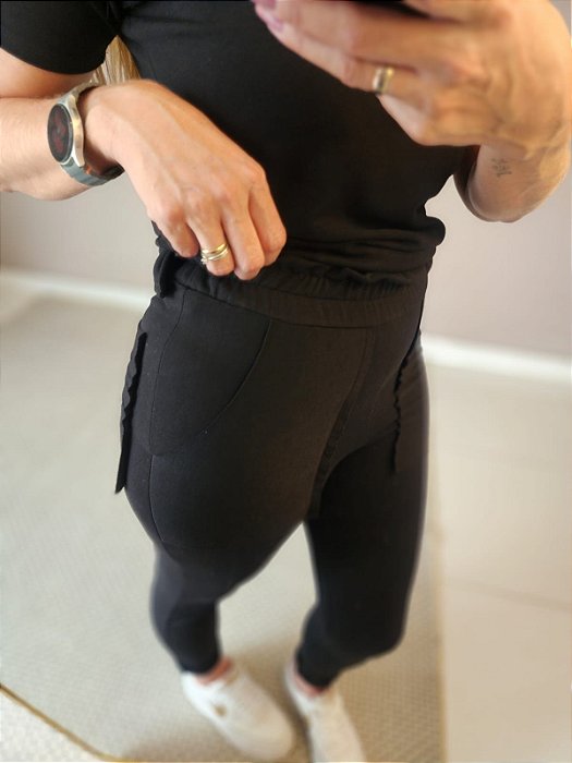 Calça clochard moletinho de viscose na cor preta