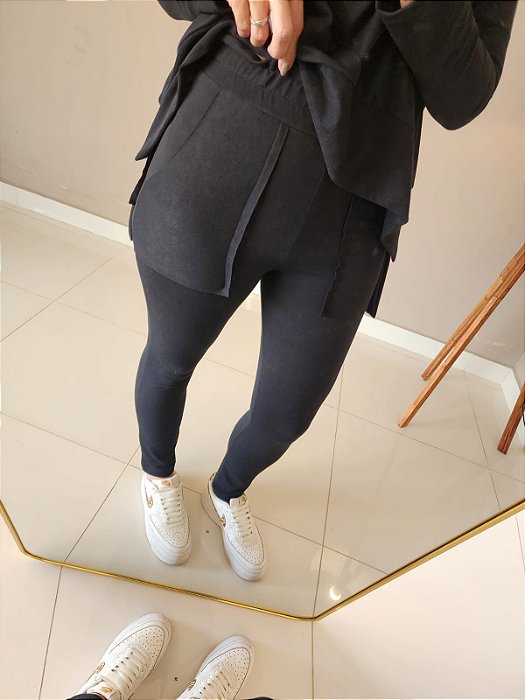 Calça clochard moletinho de viscose na cor preta