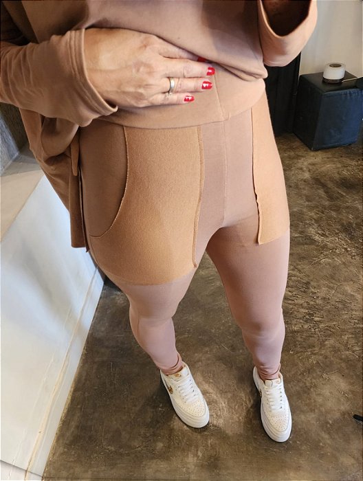 Calça clochard moletinho de viscose na cor capuccino