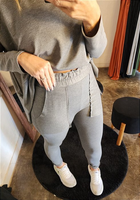 Calça clochard moletinho de viscose na cor chumbo
