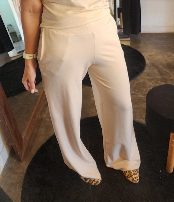 Calça pantalona moletinho de viscose na cor creme