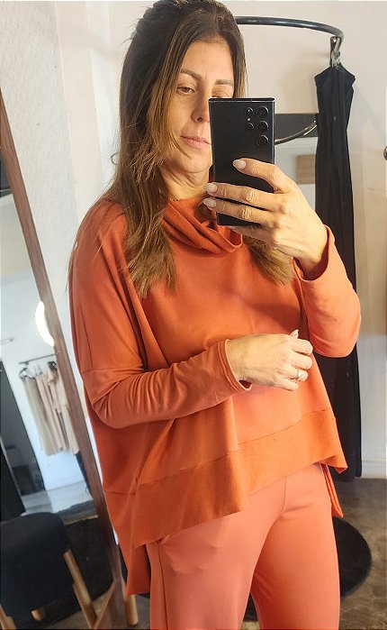Blusa manga longa em moletinho telha