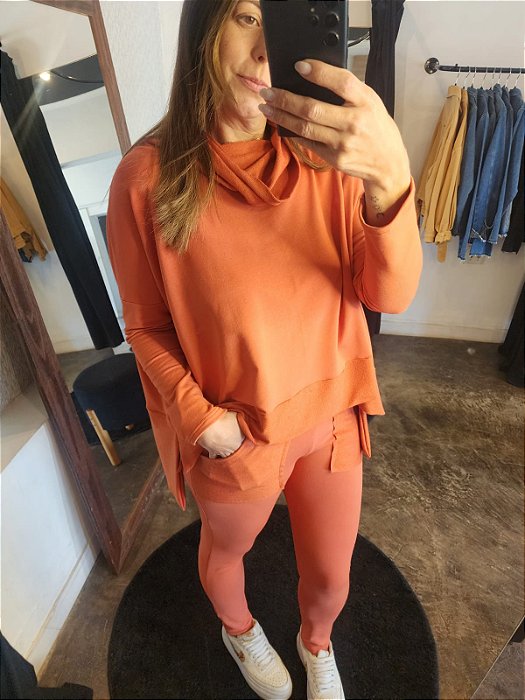 Calça clochard moletinho de viscose na telha
