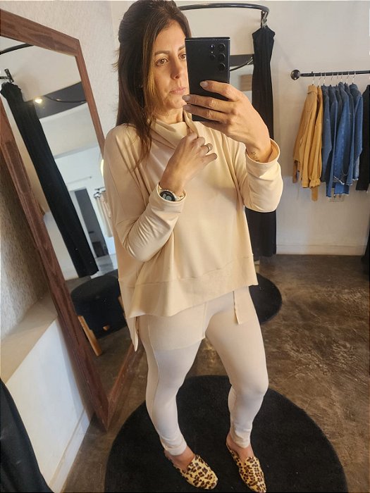 Calça clochard moletinho de viscose na creme
