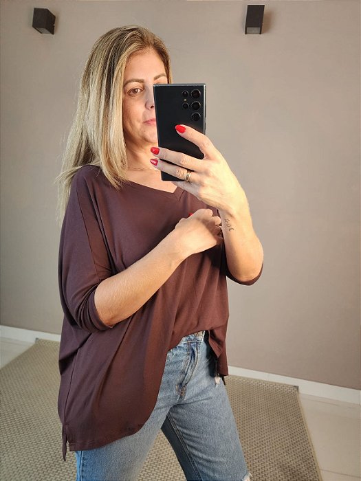 Blusa helo morcego decote V marrom no viscolycra