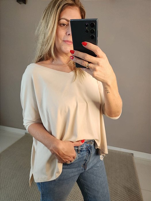 Blusa helo morcego decote V creme no viscolycra