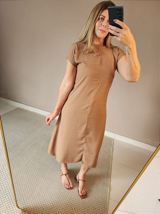 Vestido Midi com recortes no viscolinho caramelo