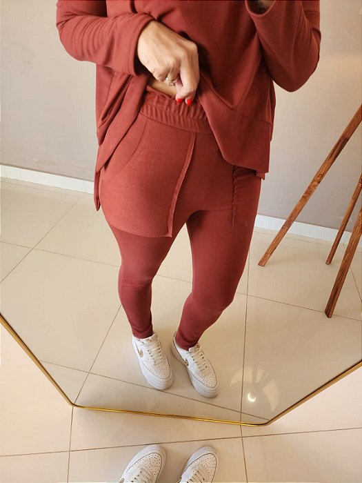 Calça clochard moletinho de viscose na cor terra
