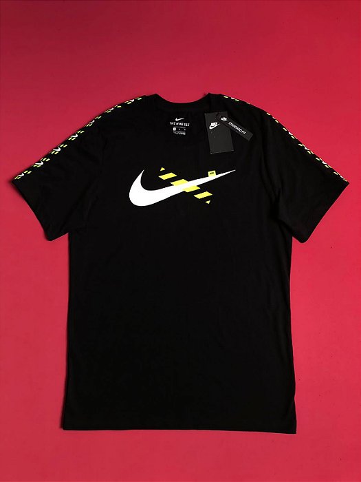 Camiseta Nike Swoosh Preta Masculina