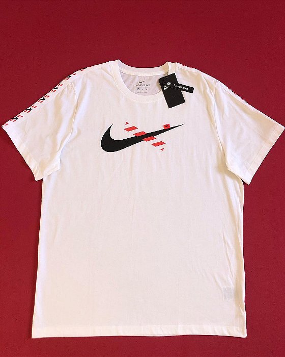 Camiseta Nike Swoosh Branca Masculina