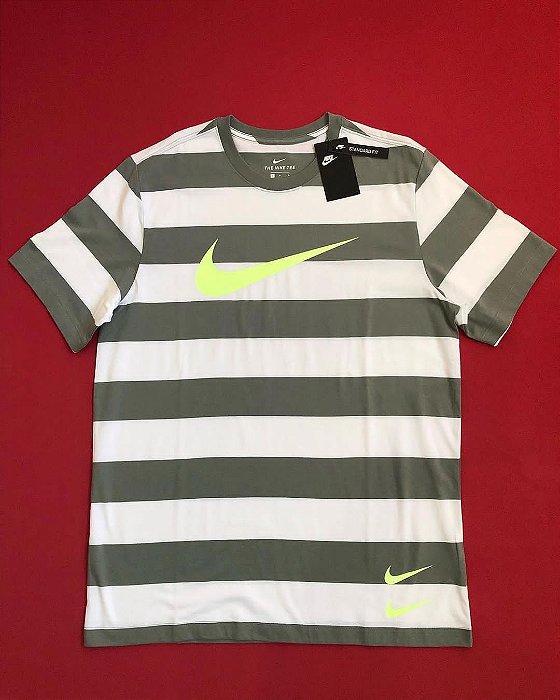 Camiseta Nike Swoosh Listrada Cinza Masculina