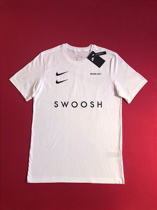 Camiseta Nike Swoosh Branca Masculina